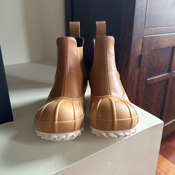 Stella McCartney Duck Rubber-Trimmed Vegetarian Leather Chelsea Boots - Picture 2 of 10